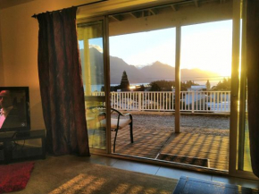 5 mins walk to town, Lakeview,4bedrms-Central Lakeview Apartment A
